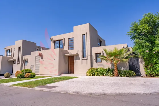 Casa En Venta 3 D Condominio Rukan, Chicureo