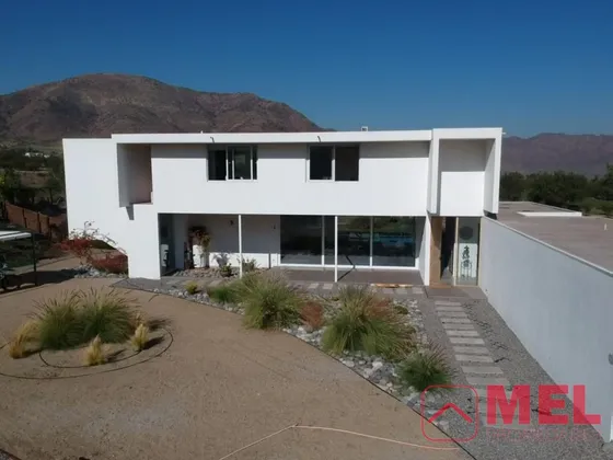 Casa En Arriendo De 4 Dorm. En Chicureo, Las Brisas