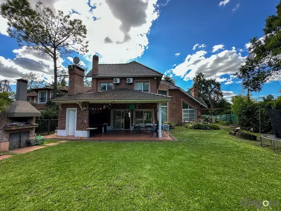 Venta Casa Quinta  En El Casco De Moreno Con Pileta