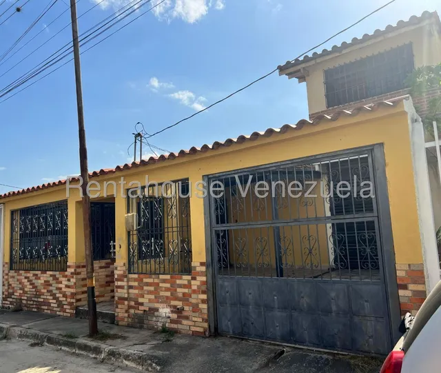Dalisa Bigott Vende Casa Dúplex En Urb. Valle Hondo, Cabudare | 3h/3b | 226.92 M², Parrillera, Bar, Estacionamiento Techado Para 4 Vehículos, Tanque Subterráneo, Vigilancia 24/7 | #25-15492