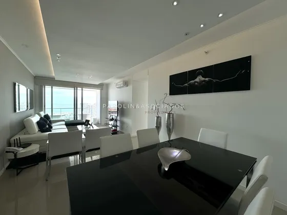 Departamento En Venta De 2 Dormitorios En Wind Tower, Punta Del Este