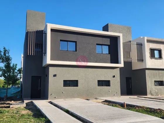 Casa  En Venta En El Aljibe, Pilar, G.b.a. Zona Norte