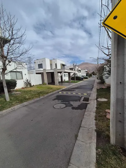 Vende Casa Mediterránea Con Piscina En Til Til (172741)