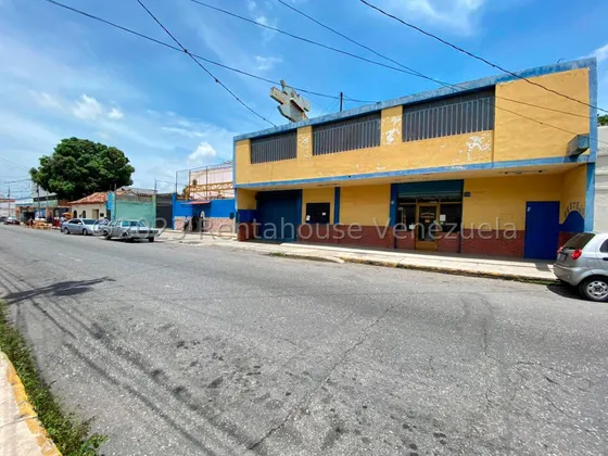 Local Con Galpón Incluido En Venta En El Centro De La Ciudad De Barquisimeto Cod.25-4338 Nd