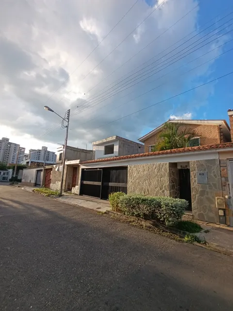 En Venta Amplia Casa En Las Quintas De Naguanagua Carabobo
