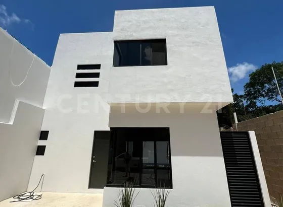 Casa En Venta En Prolongación La Luna En Cancún