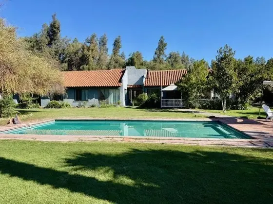 Casa Con Quincho Y Piscina En Calera De Tango