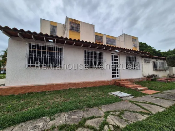 Maritza Lucena Tiene Espacioso Apartamento En Venta Al Este De Barquisimeto, Cómodas Habitaciones, Diversas Áreas Verdes, Vigilancia Privada 24/7, Canchas Deportivas.