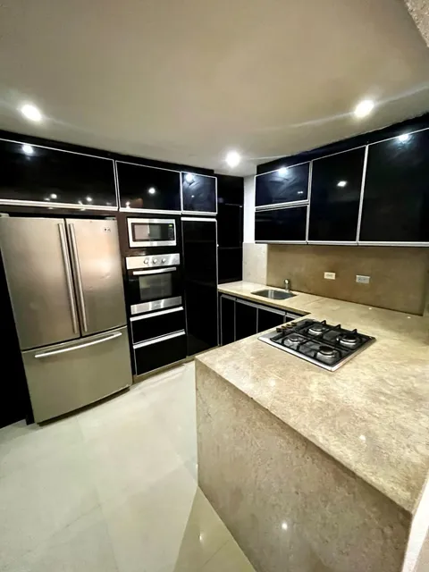 En Venta Townhouse En Conj. Resd.  Pozo Esmeralda, San Diego Z28-04 Angel Tovar 