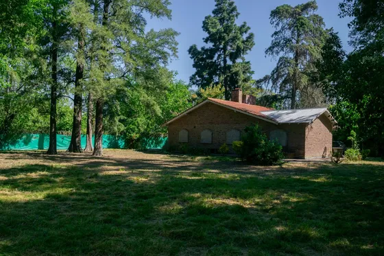 Terreno 1985m2 Compuesto Por 4 Lotes. Con Casa A Reciclar. 