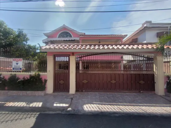 Casa De Alquiler En Corales Del Sur