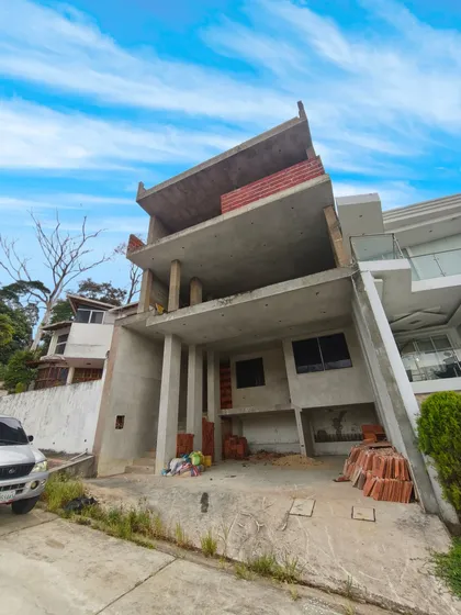 Casa En Obra Gris En Venta Ubicado En Colinas De Pirineos/ym