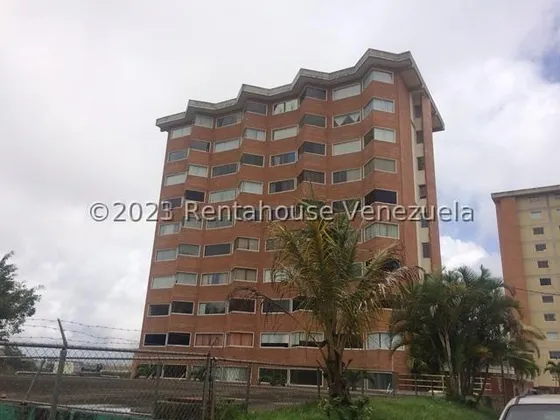 Comodo Apartamento En Miravila Y 24-18241