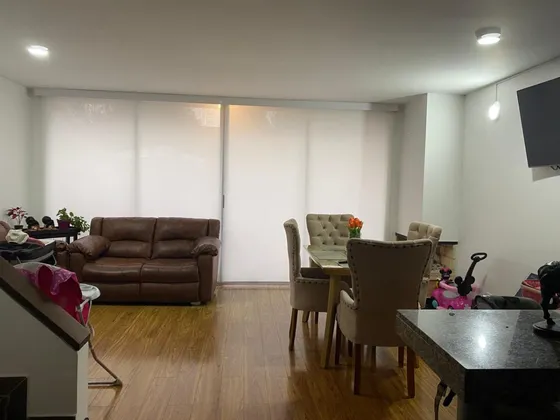  Vendo Hermosa Casa Chia  $550 Millones. 3 Pisos. Doble Parqueadero.  Propongan  