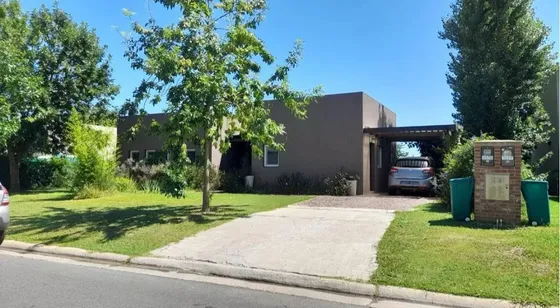 Casa En  Venta   Escobar Haras Santa Maria  6 Ambientes