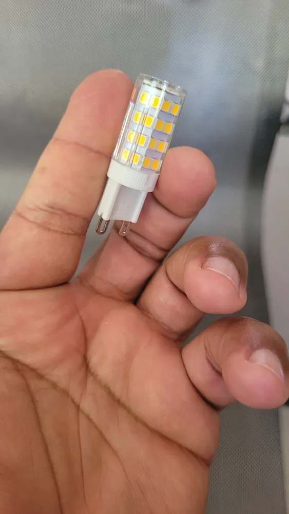 Lâmpada LED Halopin G9 7W em ambiente noturno