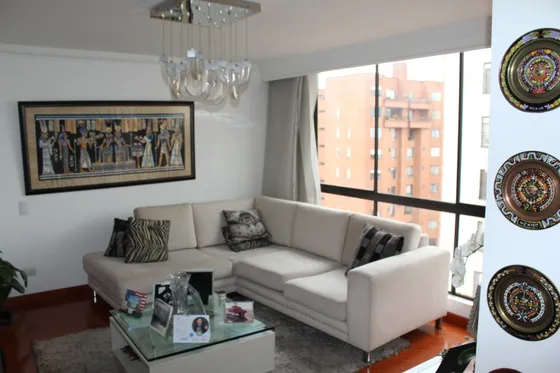Vende Apartamento En Ciudad Salitre. Excelente Ubicación Con Piscina, Sauna, Turco, Cancha De Tenis
