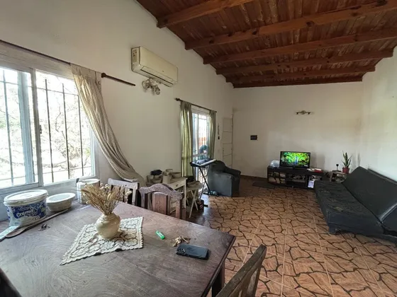 Casa En Venta - 4 Dormitorios 2 Baños - 688mts2 - La Plata