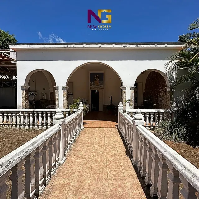 Casa Comerical. Frente Al Gimnasio De La Asunción. Isla De Margarita