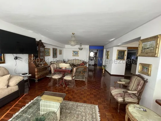 Bello Y Amplio Apartamento En Venta Ubicado En Urbanización Colinas De Bello Monte Aym 24-28553
