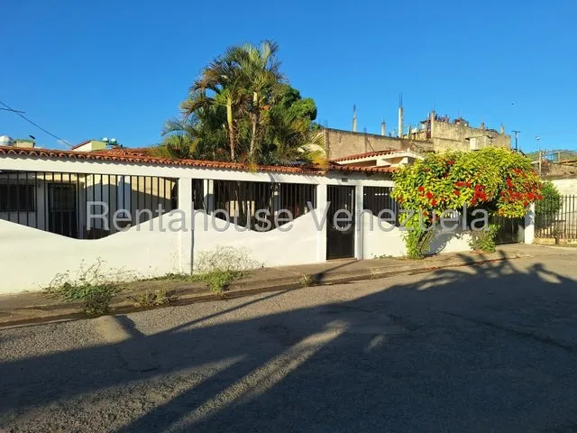 Gjg 25-12905 Amplia Casa En Venta Urb El Carmen Cagua 