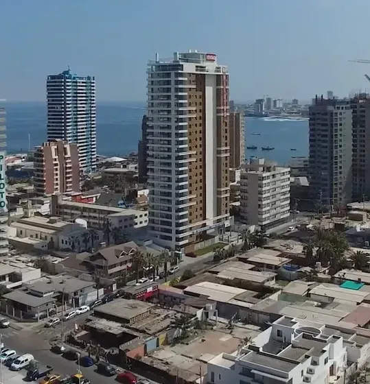 Edificio Alto Cavancha / Juan Antonio Ríos