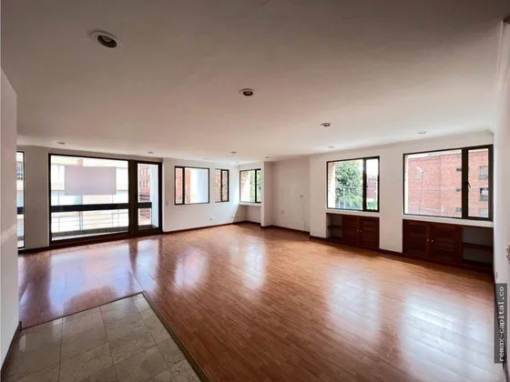 Amplio Apartamento En Chico Navarra, 3 Habitaciones, 3 Baños, Sauna