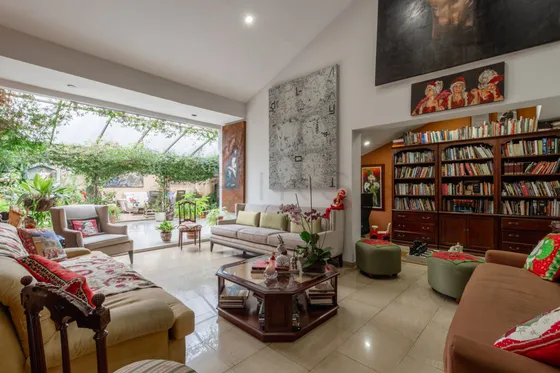 Casa En Venta En Niza. Cod V6213