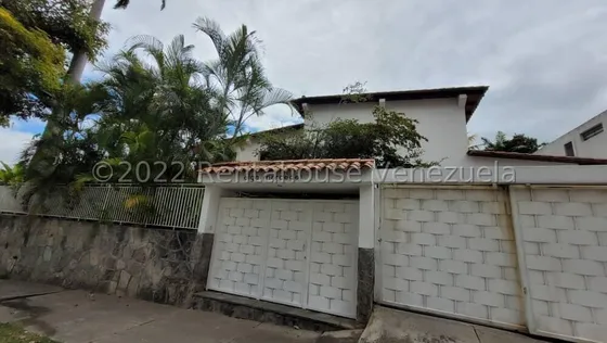 Casa Remodelada Y Con Anexos En Venta En Prados Del Este