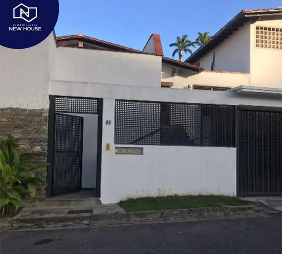 Venta O Alquiler De Casa De Un Nivel Con Piscina En Cerro Verde