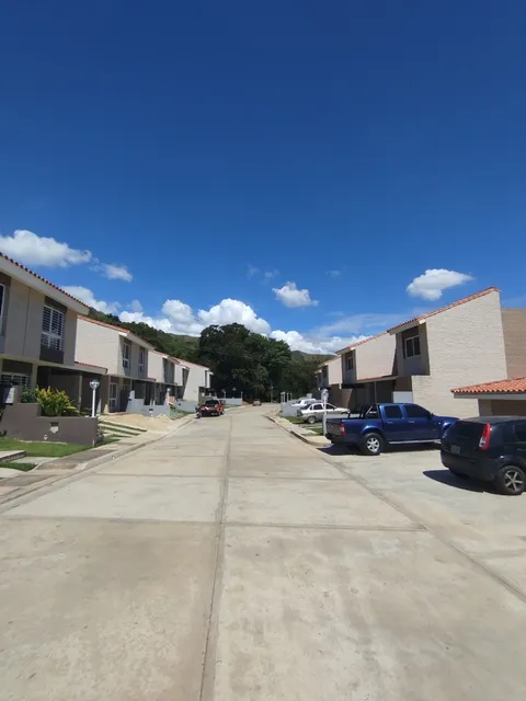 Town House En Venta En San Diego, Cumbres De La Esmeralda Lh
