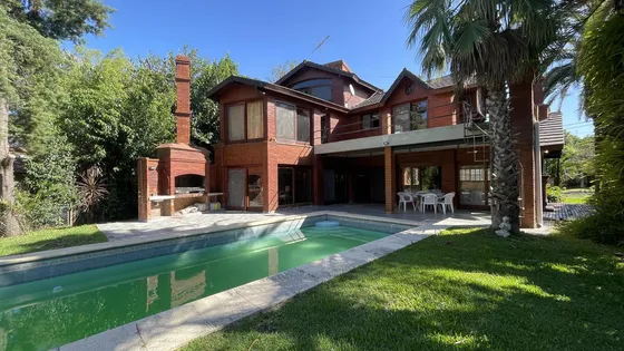 Casa En Venta En Nautico Escobar - Con Piscina