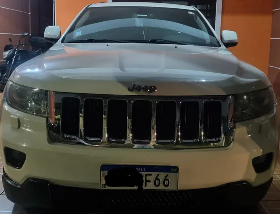 Jeep Grand Cherokee 3.6 Laredo Aut. 5p