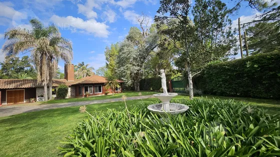 Venta Casa Quinta 5 Ambientes En Lote De 5600 Mts2  Con Piscina, Parrilla Y  Quincho En Benavidez