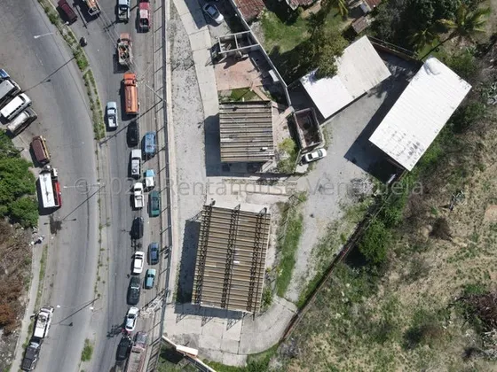 Raiza Suarez Vende Lote De Terreno Con Galpón En Zona Industrial 1,- 2 4 1 7 0 3 9-,  2606mts2, Excelente Ubicación Comercial, De Alto Trafico Vehicular Y Peatonal, Posee Oficinas, Deposito, Y Mas....