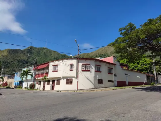 Venta De Casa San Diego La Esmeralda Pozo De Agua , Tiene Anexos, Locales, Para Generar Ingresos, Calle Cerrada,