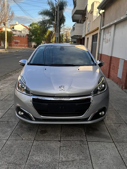 Peugeot 208 1.6 Feline