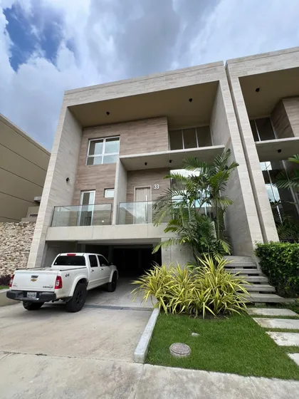 (hl28) Alquilo O Vendo Town House En Cumbres De Guataparo 