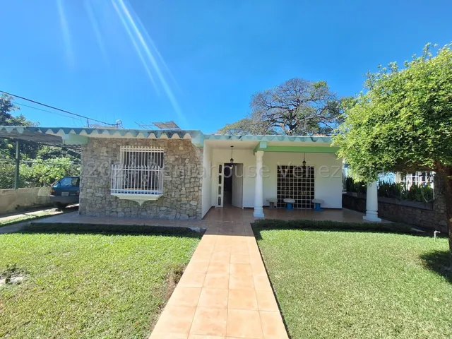 Jip 24-15979. Rent-a-house Vende Casa De 413 Mts2, 3 Hab, 3 Salas De Baños, Hermosos Jardines, Cocina Y Comedor A Estrenar, Conectada A Pozo Y Vigilancia Privada. Valle De Paya, Turmero