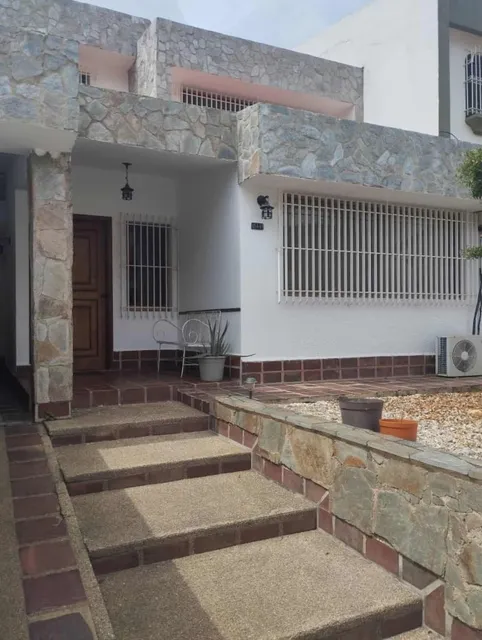 Casa Moderna De Tres Niveles En Venta En La Trigaleña, Calle Cerrada - Piscina Con Bar Atm