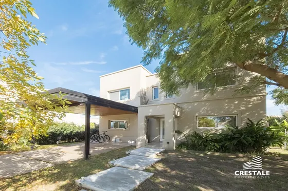 Venta Casa 4 Dormitorios Jardín Piscina San Sebastián Funes