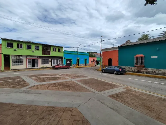 Local Comercial, En La Plaza De San Juan
