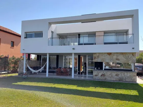 Casa  En Alq. Temporario En San Benito, Villanueva, Tigre