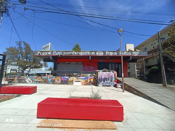 Local En Arriendo, Frente A Plaza Carlos Condell