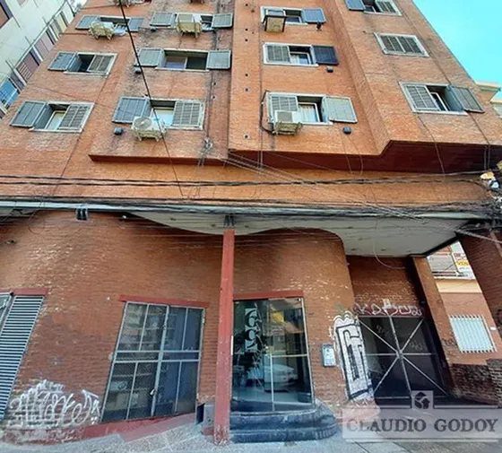 Departamento 1 Amb Dividido En Cercania A La Estación De  Moron