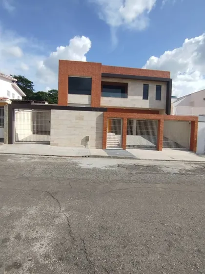 Casa En El Trigal Norte, Valencia, De Dos Plantas, Remodelada. Gg.p