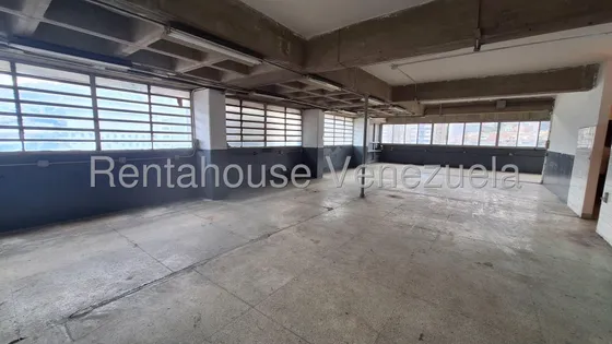Local Comercial En Alquiler En Catia Cda 25-12878 Yf