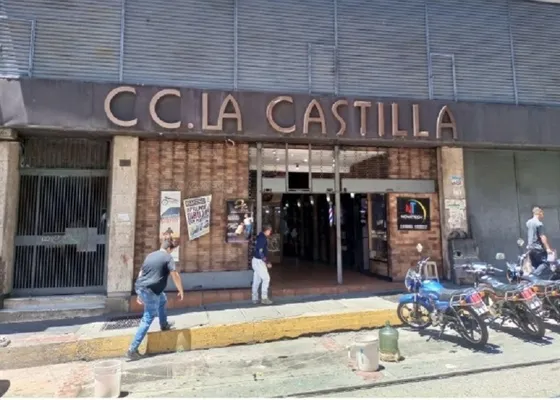 Minicentro Comercial En Venta (la Candelaria)