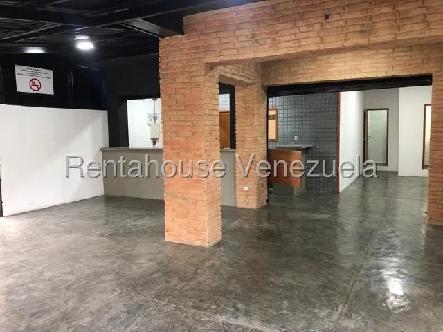 En Alquiler Extraordinario Local Comercial, A Pie De Calle, En Colinas De Bello Monte. 25-13310
