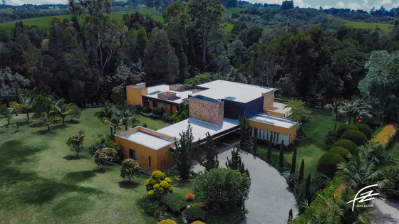 Hermosa Casa En El Alto De Palmas 